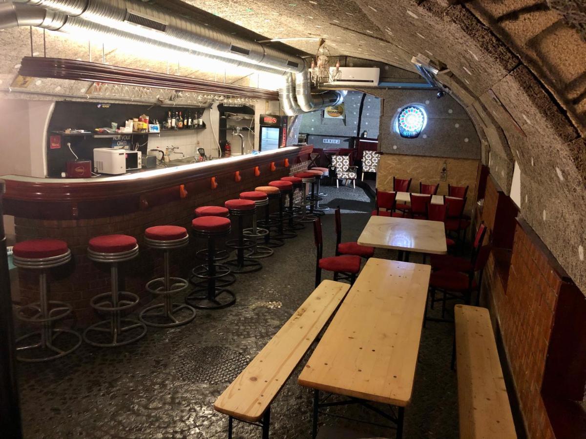 Whole Basement Former Pub 5 For Stag Do ブダペスト エクステリア 写真