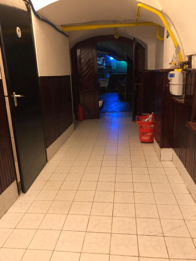 Whole Basement Former Pub 5 For Stag Do ブダペスト エクステリア 写真