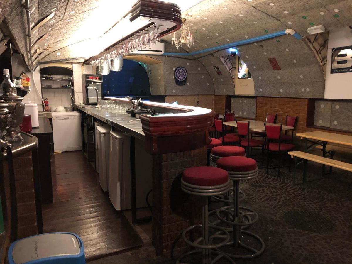 Whole Basement Former Pub 5 For Stag Do ブダペスト エクステリア 写真