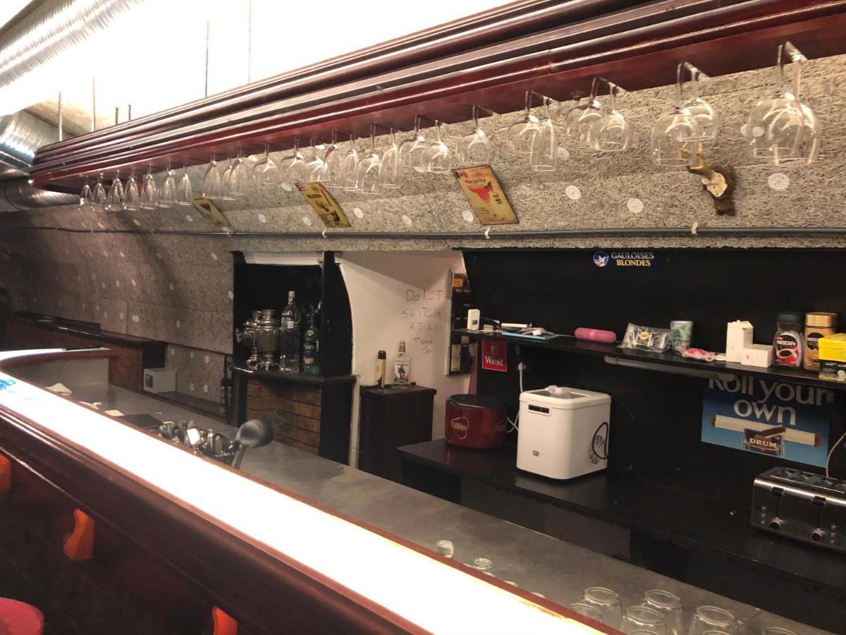 Whole Basement Former Pub 5 For Stag Do ブダペスト エクステリア 写真