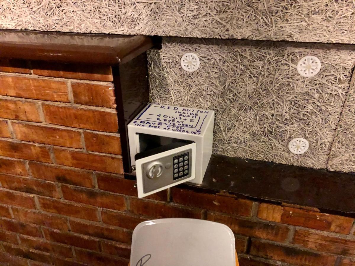 Whole Basement Former Pub 5 For Stag Do ブダペスト エクステリア 写真